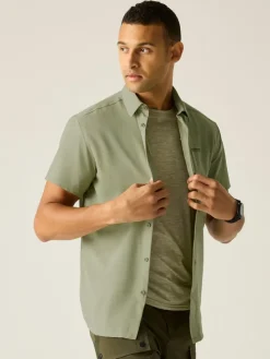 Functioneel shirt "Travel Light" groen