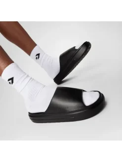 Slippers "Essential" zwart